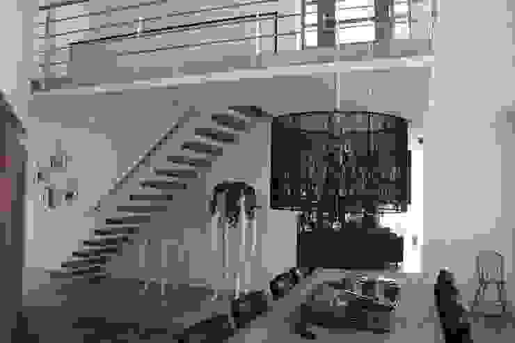 por Allstairs Trappenshowroom Moderno