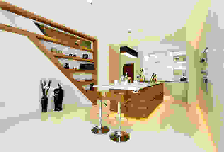 Ultra modern kitchen Cucina moderna di In:Style Direct Moderno