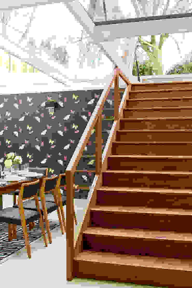 Stairway to heaven Ingresso, Corridoio & Scale in stile moderno di In:Style Direct Moderno