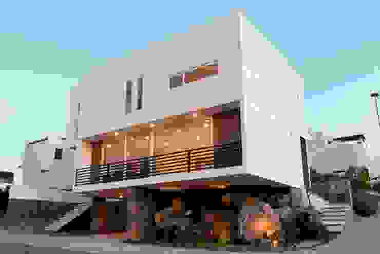 Casa Pitahayas 87, Zibatá, El Marqués, Querétaro, JF ARQUITECTOS JF ARQUITECTOS Minimalistyczne domy