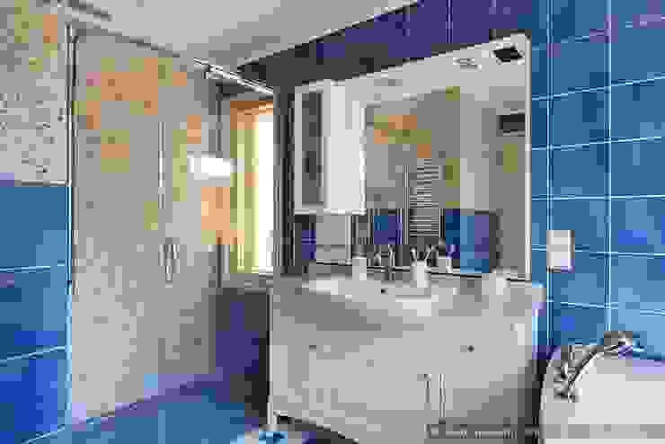 Honka, загородный дом для семьи из 6 человек, Ольга Кулекина - New Interior Ольга Кулекина - New Interior Ванная комната в скандинавском стиле