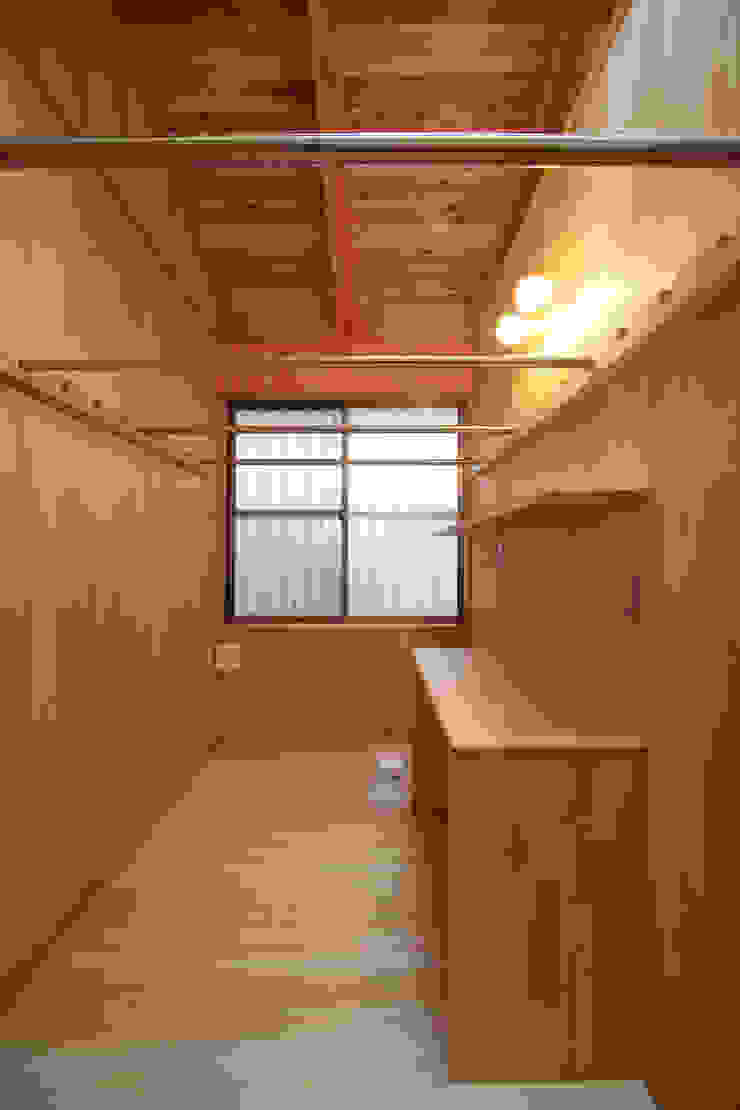 モダンな和の平屋, 青木昌則建築研究所 青木昌則建築研究所 Asiatischer Multimedia-Raum