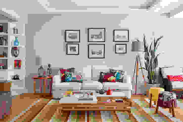 Apartamento com história no Flamengo, Da.Hora Arquitetura Da.Hora Arquitetura Eclectic style living room