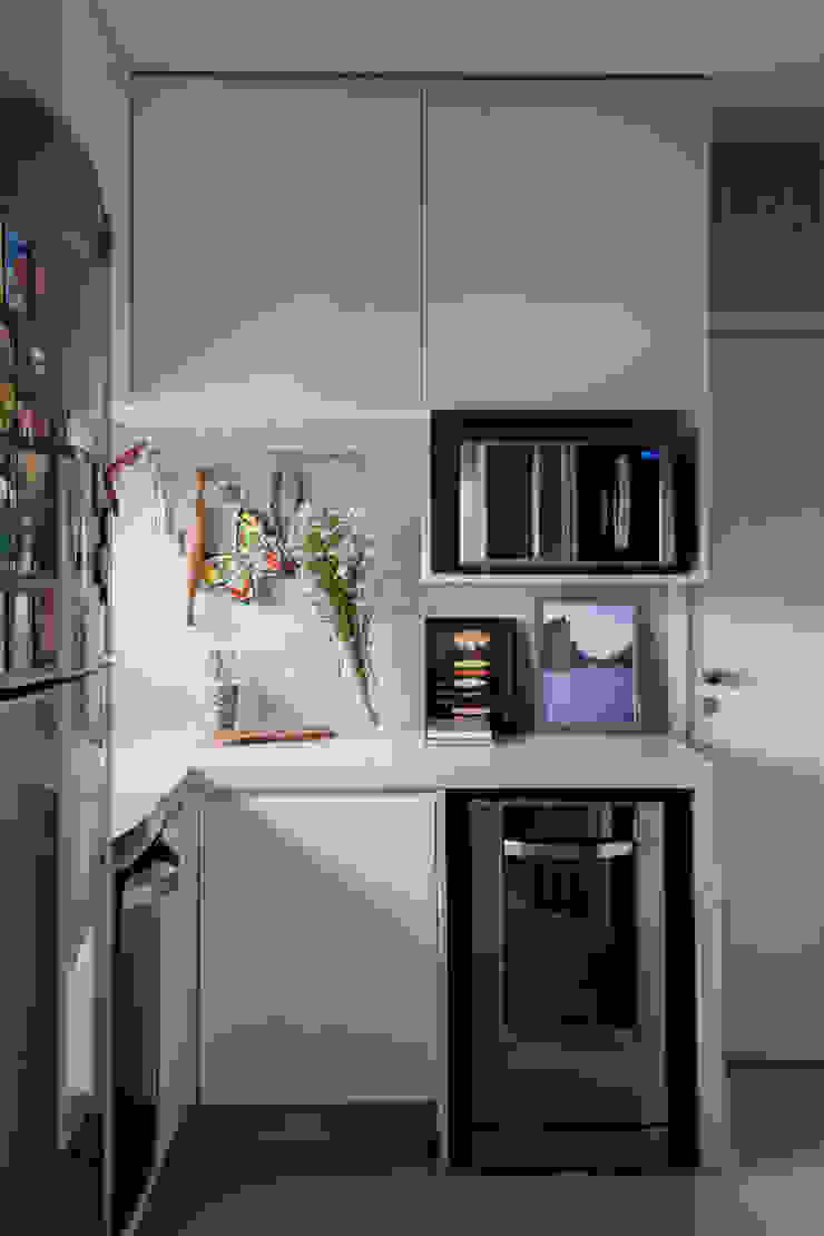 Shades of White, Helô Marques Associados Helô Marques Associados Кухня в средиземноморском стиле