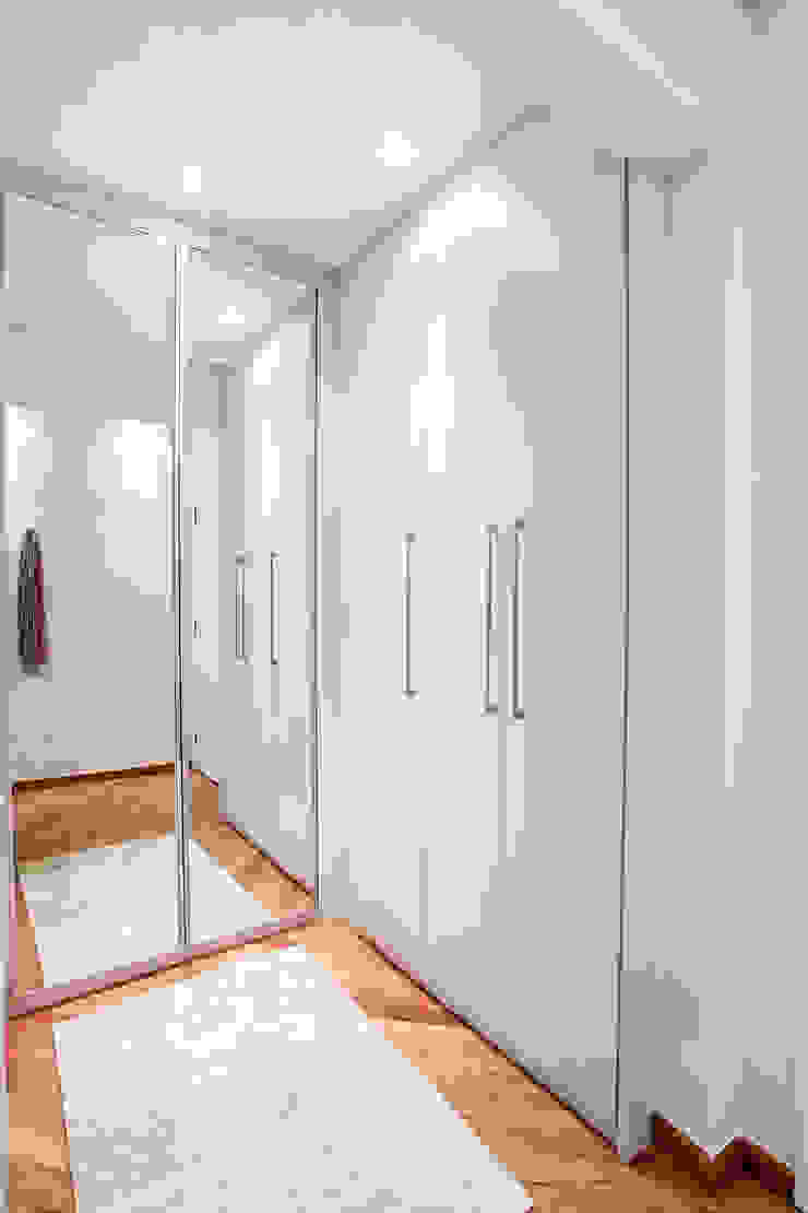 Amanda Pinheiro Design de interiores BedroomWardrobes & closets