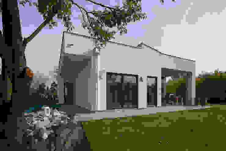 widok od strony ogrodu Anna Kukawska - Architekt Nowoczesne domy