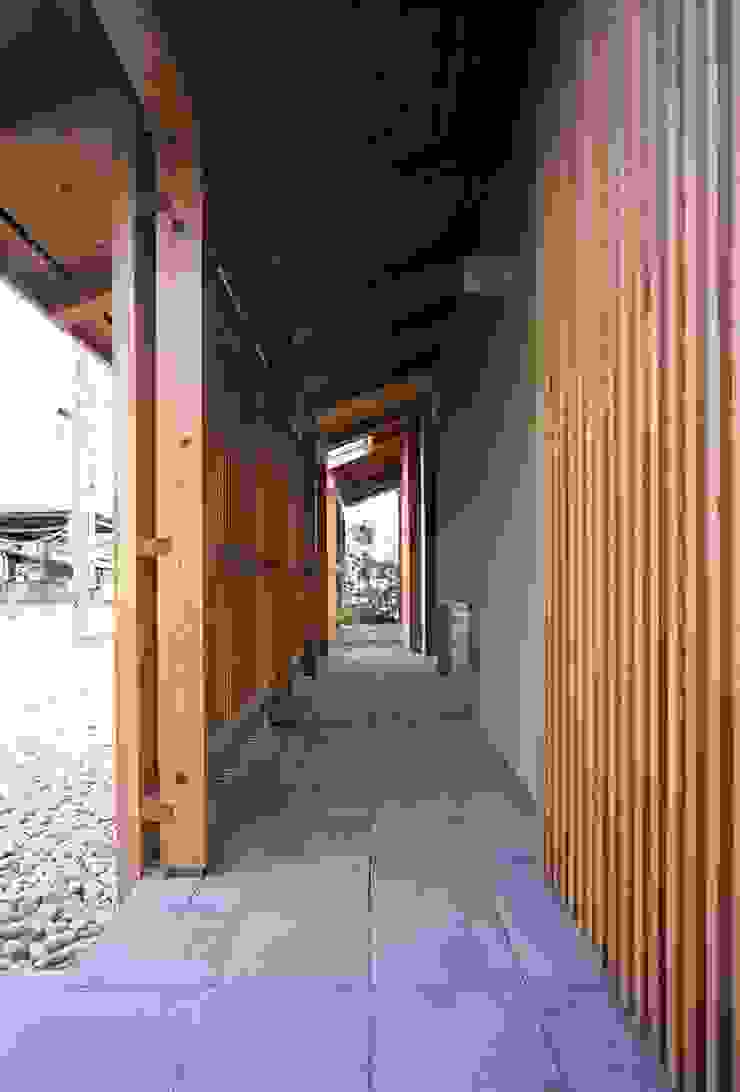 Casas ecléticas por 神谷建築スタジオ Eclético