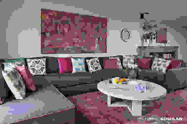 Estar familiar o family room MARIANGEL COGHLAN Salas multimedia de estilo moderno