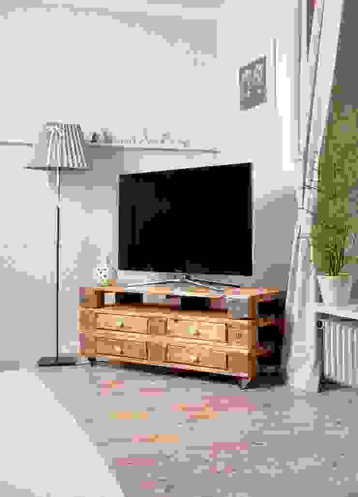 Fernsehtisch aus Paletten, Malien Beimgraben Malien Beimgraben Living room TV stands & cabinets