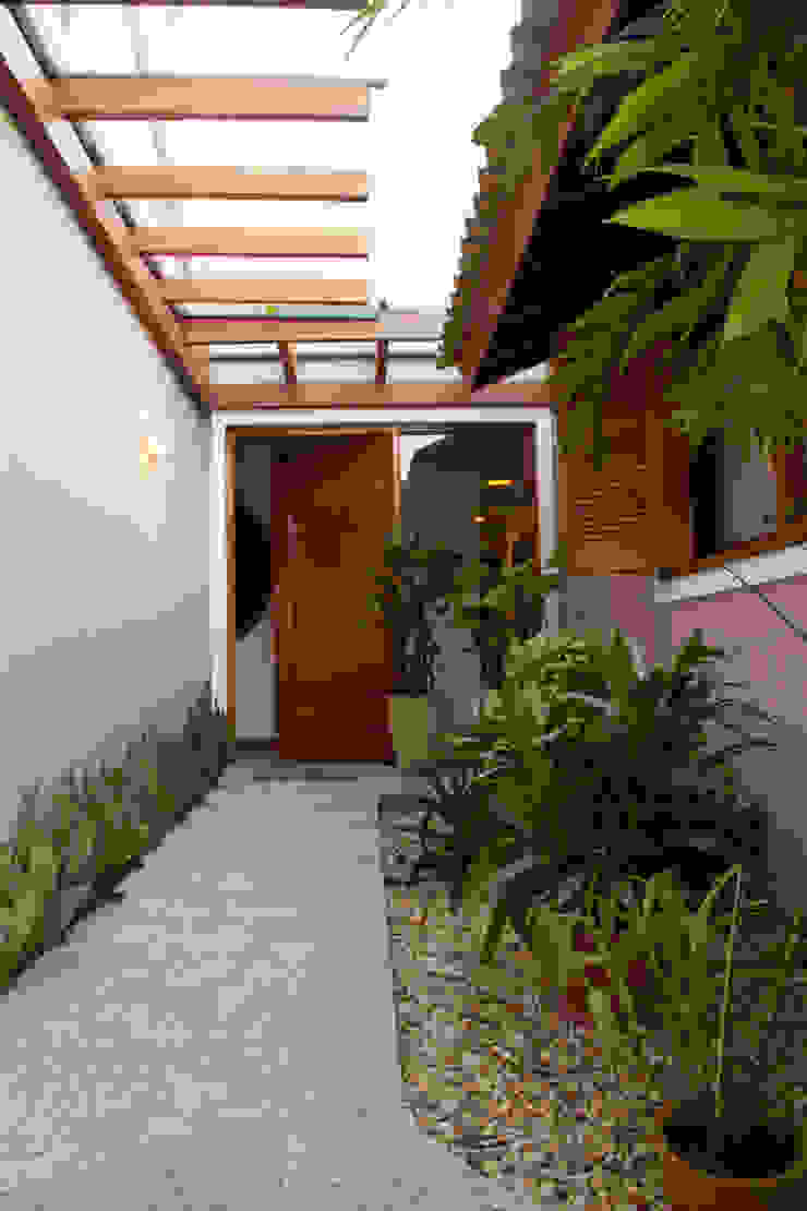 Refúgio de férias, Espaço do Traço arquitetura Espaço do Traço arquitetura Rustikaler Flur, Diele & Treppenhaus