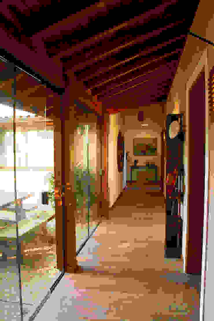 Refúgio de férias, Espaço do Traço arquitetura Espaço do Traço arquitetura Rustikaler Flur, Diele & Treppenhaus