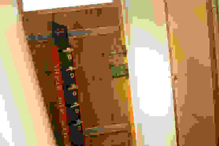 Ausstellung im Detail Holz Pirner GmbH Moderne Ladenflächen