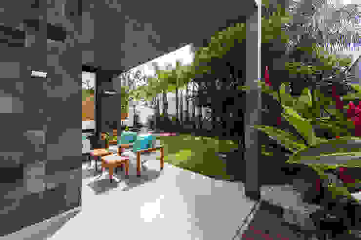 Felipe Bueno Arquitetura Balcones y terrazas modernos: Ideas, imágenes y decoración