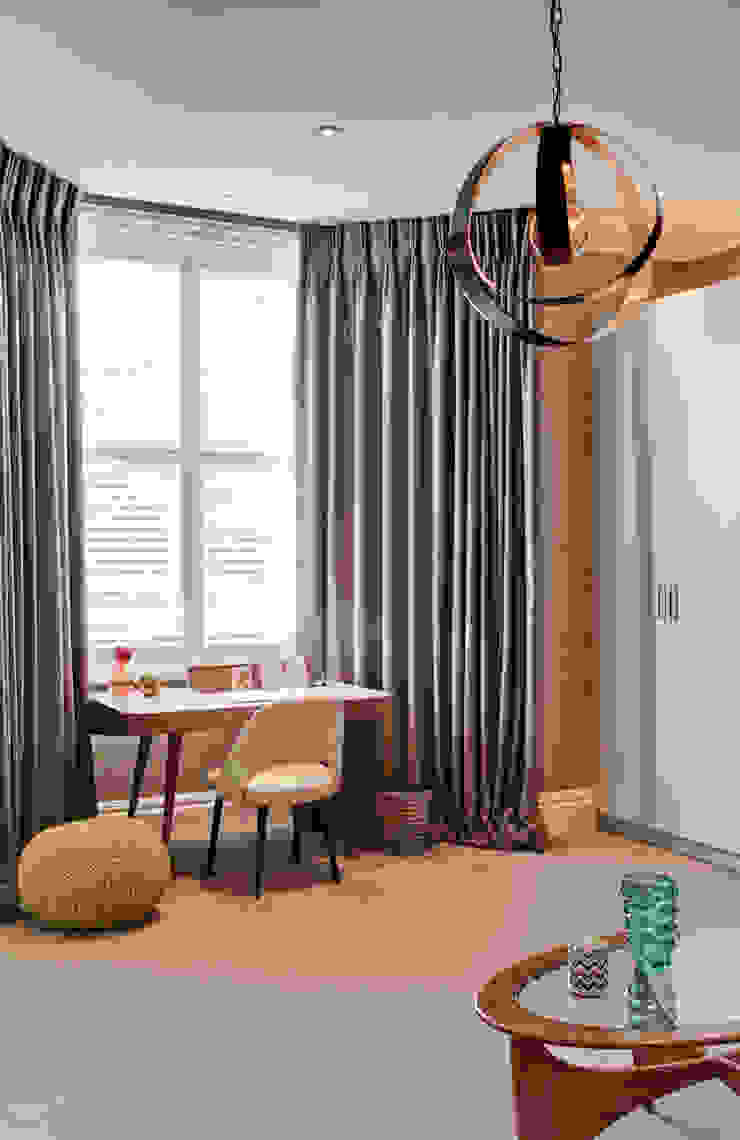 Style and Substance Studio Hopwood Study/office