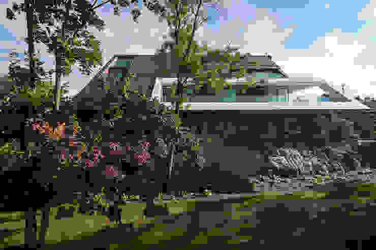 EDGE HOUSE, MOBIUS ARCHITEKCI PRZEMEK OLCZYK MOBIUS ARCHITEKCI PRZEMEK OLCZYK Moderne Häuser