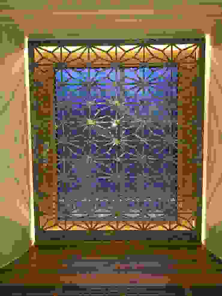 Oberflächengestaltung Fensterornament Golden Light Moderne Bars & Clubs