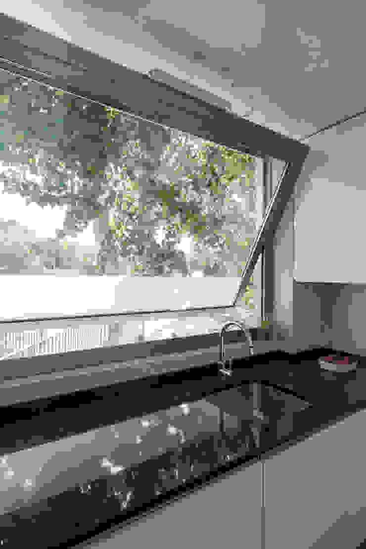 Casa sobre Armazém, Miguel Marcelino, Arq. Lda. Miguel Marcelino, Arq. Lda. Cozinhas modernas