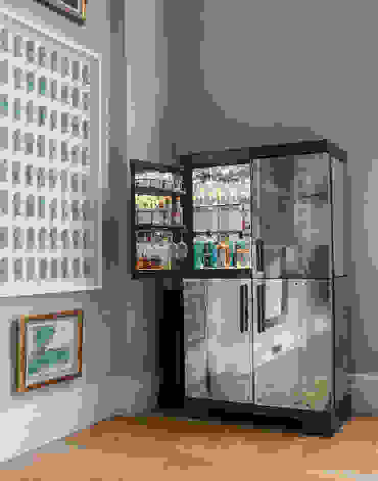 Cocktail Cabinet with Antiqued Mirror Glass Rupert Bevan Ltd Ausgefallene Esszimmer Weinregale