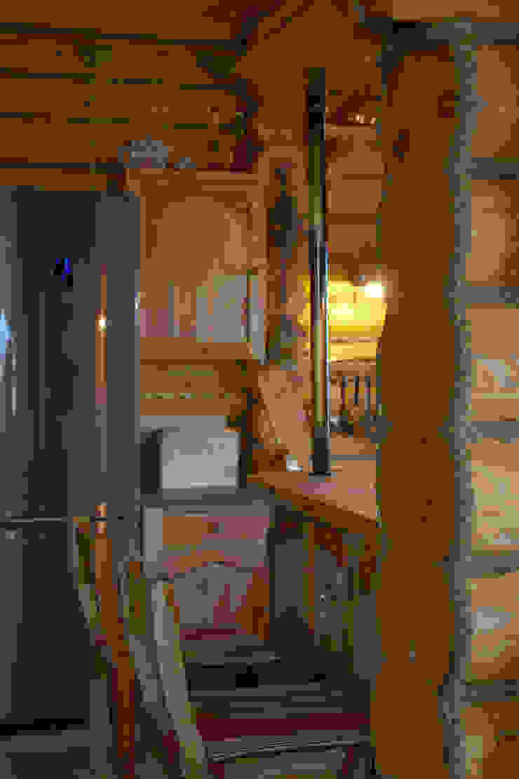 Shachebol House Cozinhas rústicas por Alena Kazimirava Rústico