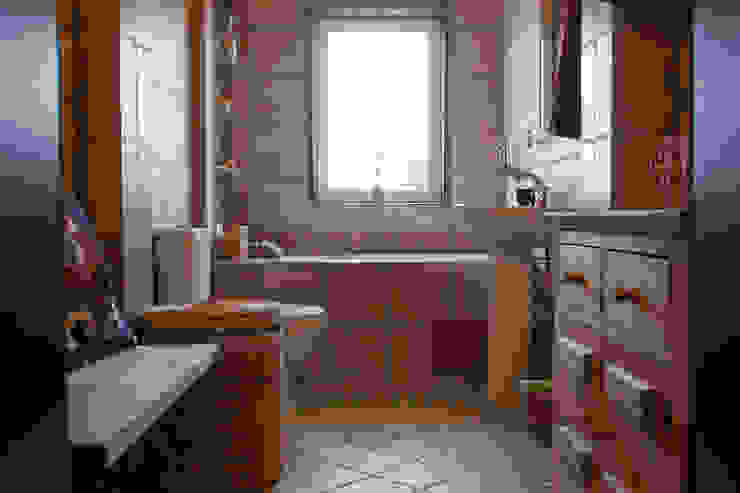 Shachebol House Casas de banho rústicas por Alena Kazimirava Rústico