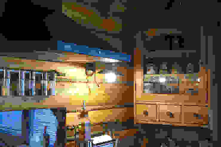 Shachebol House Cozinhas rústicas por Alena Kazimirava Rústico