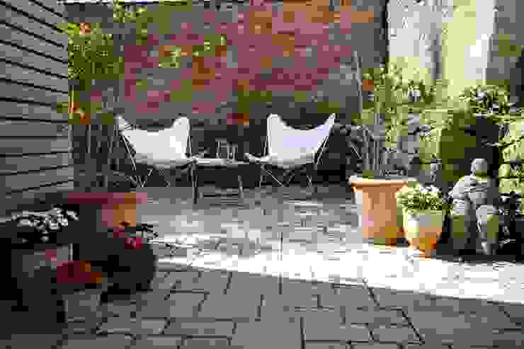 Altbau mit modernem Anbau in Königstein/Ts., raumatmosphäre pantanella raumatmosphäre pantanella Balcones y terrazas eclécticos