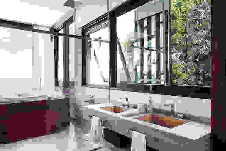 Infinity Spaces Moderne Badezimmer