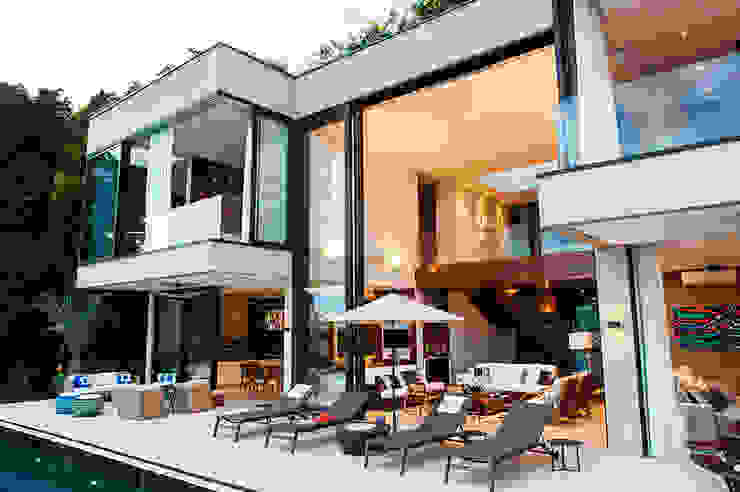 Infinity Spaces Moderner Balkon, Veranda & Terrasse
