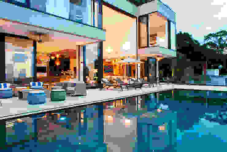 Infinity Spaces Moderner Balkon, Veranda & Terrasse