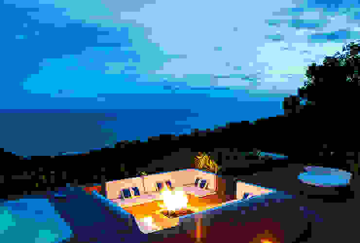 Infinity Spaces Moderner Balkon, Veranda & Terrasse