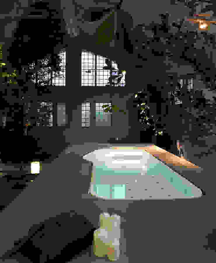 Badewannen, Whirlwannen & Whirlpools: modern  von Design by Torsten Müller,Modern   