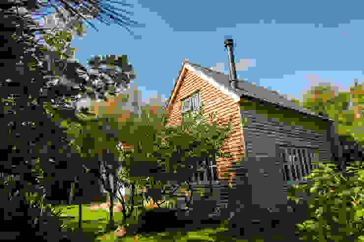 Fig Tree Cottage Rustic style house by CCD Architects Rustic