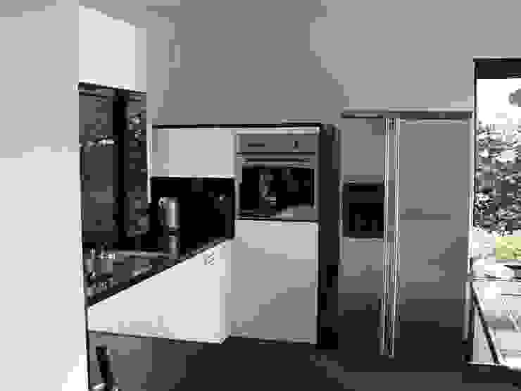 Zwart wit Keuken, DIEVORM B.V. DIEVORM B.V. Moderne Küchen Elektronik