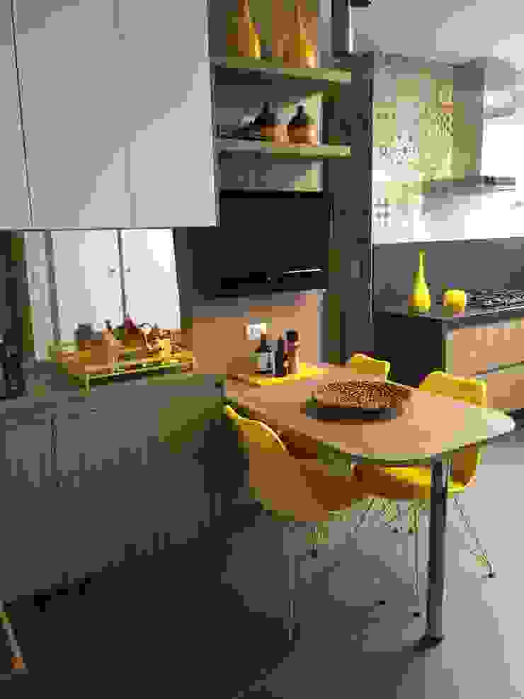 Cozinha charmosa, Adriana Fiali e Rose Corsini - FICODesign Adriana Fiali e Rose Corsini - FICODesign Modern kitchen