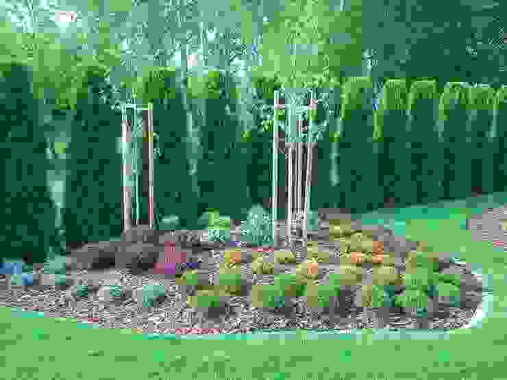 Palenisko, ognisko, skalniak, koło młyńskie, kamienie w trawniku, Zielony Architekt Zielony Architekt 庭院