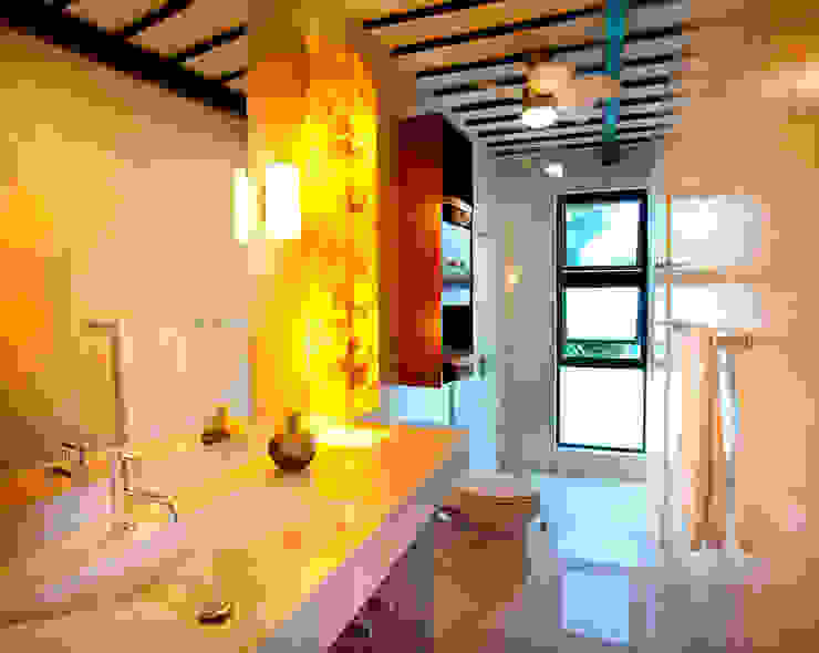 Casa CP78 Taller Estilo Arquitectura Baños modernos