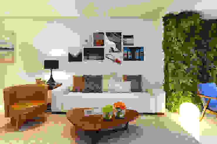 Apartamento M|R: Salas de estar por Now Arquitetura e Interiores
