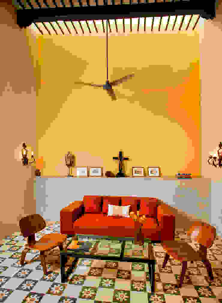 Salas multimídia coloniais por Taller Estilo Arquitectura Colonial