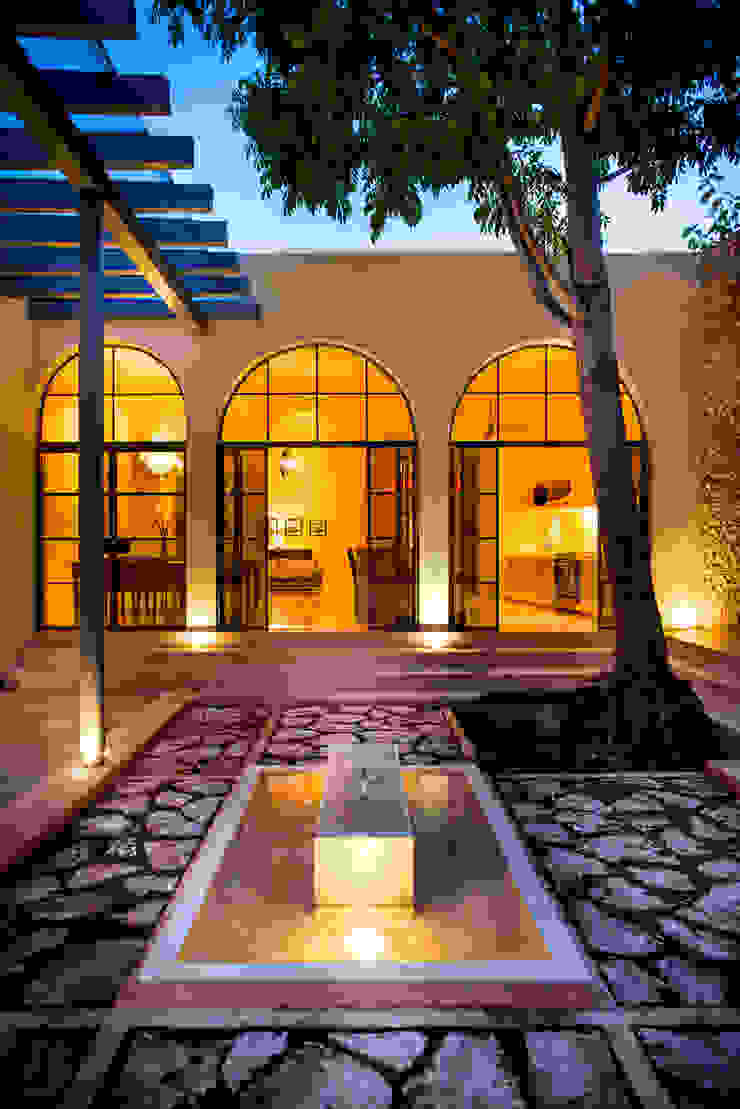 Jardins coloniais por Taller Estilo Arquitectura Colonial