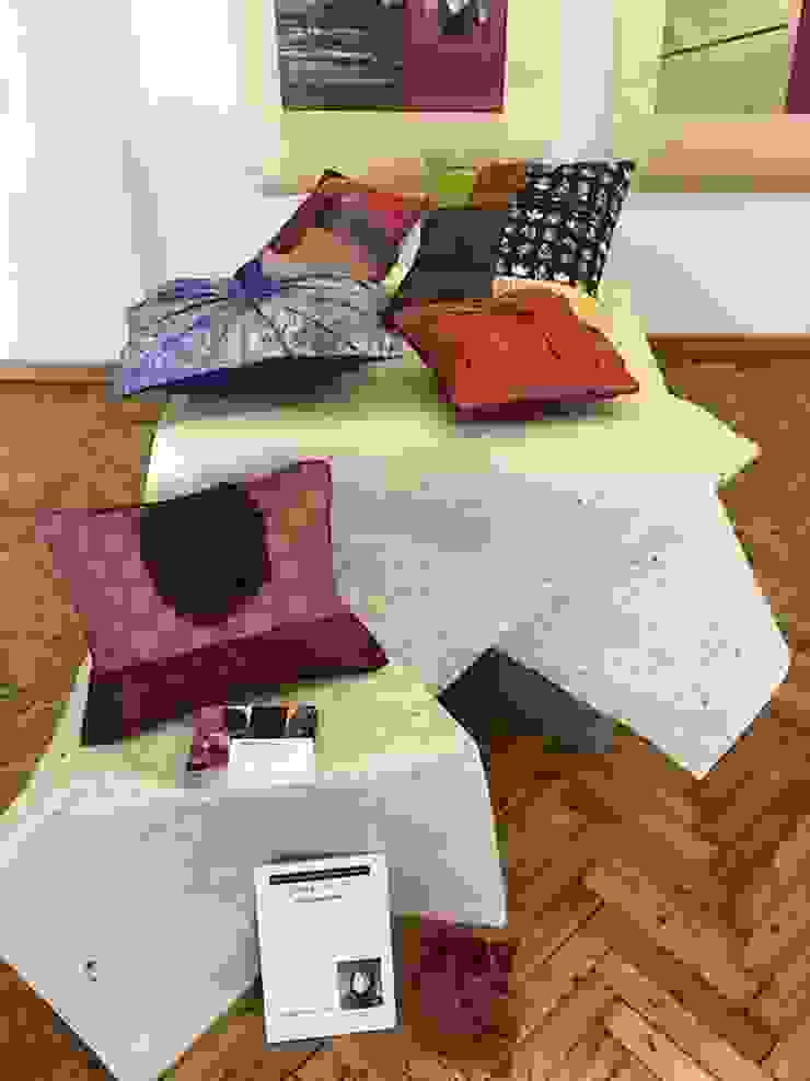 Japanese Paper Decoration cushion-Wrap space in color 空間を彩りでつつむ, studio Ma スタジオ・エムエー studio Ma スタジオ・エムエー Salones de estilo ecléctico