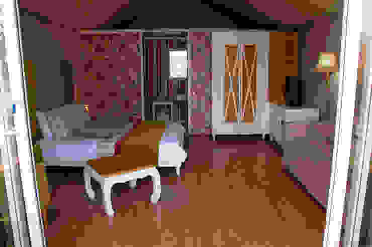 SAKLI GÖL EVLERİ Dormitorios de estilo moderno