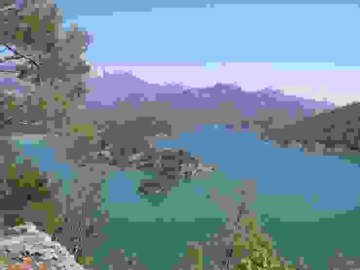 SAKLI GÖL EVLERİ Balcones y terrazas mediterráneos