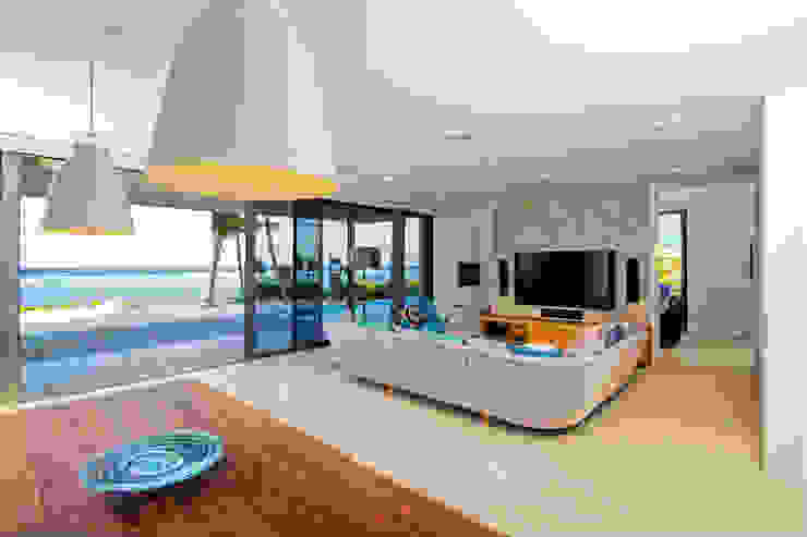 Rum Point, Tye Architects Tye Architects Modern living room