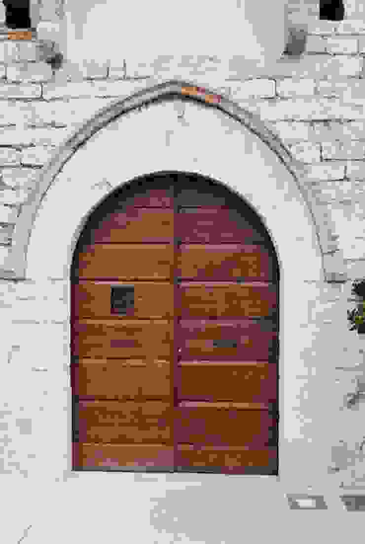 Portoni da esterno, Porte del Passato Porte del Passato Puertas estilo rústico Puertas