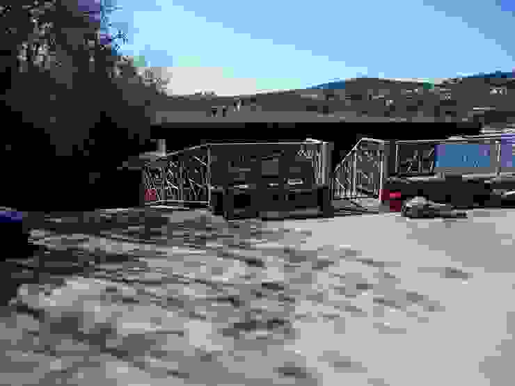 Cliff Dwelling por Specht Architects Eclético