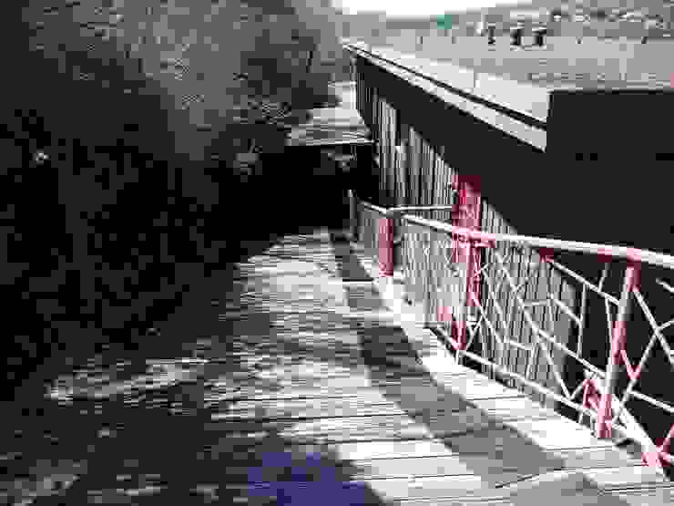 Cliff Dwelling por Specht Architects Eclético