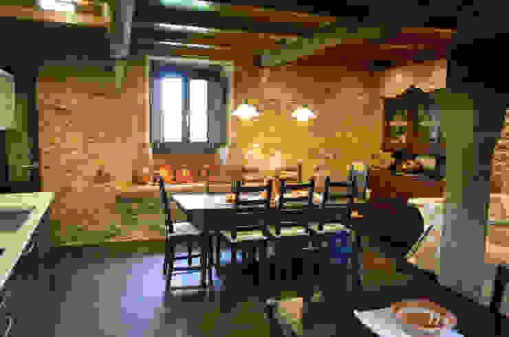 Landhaus Küchen von Intra Arquitectos Landhaus