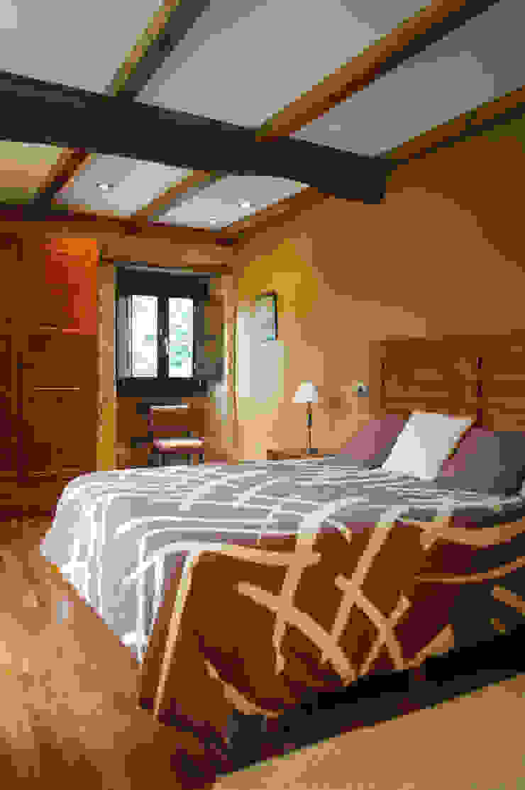 Schlafzimmer im Landhausstil von Intra Arquitectos Landhaus