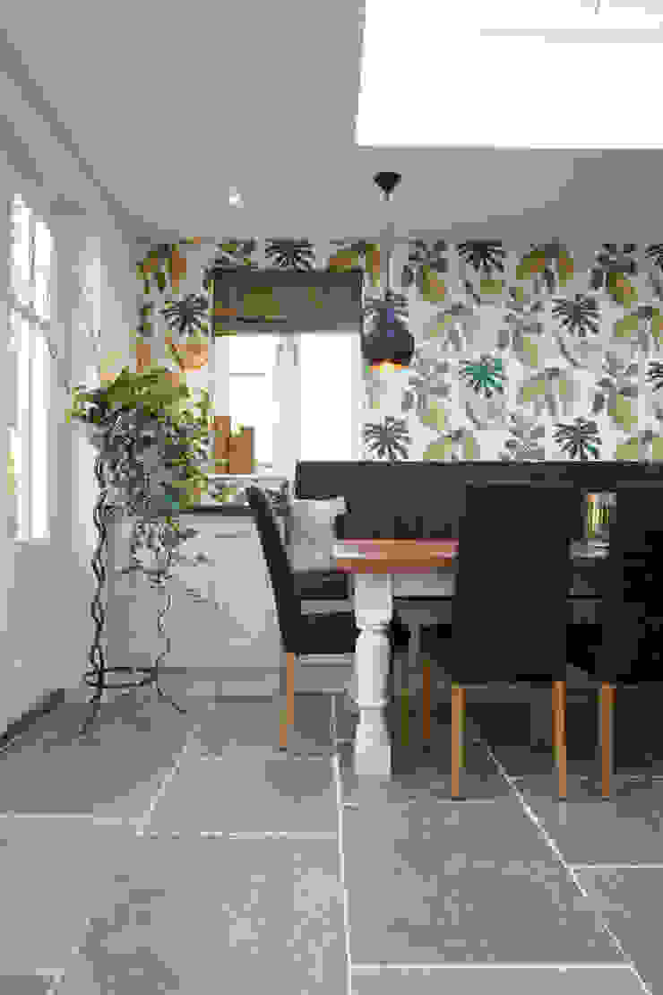 Byron Limestone Artisan Worn Finish from Artisans of Devizes. Artisans of Devizes Modern walls & floors Limestone