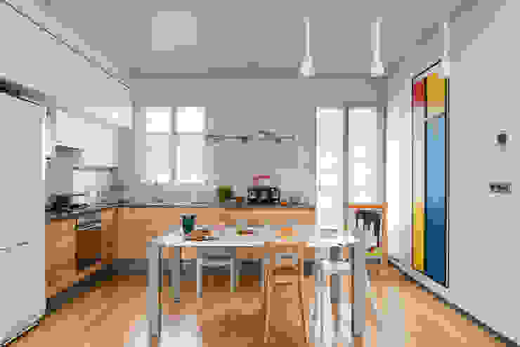 Epure & Bien-être, MELANIE LALLEMAND ARCHITECTURES MELANIE LALLEMAND ARCHITECTURES Modern Kitchen
